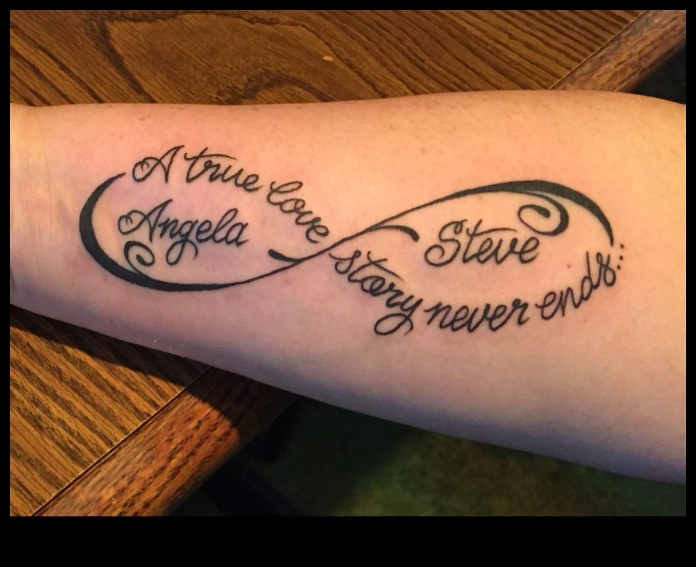 الحبر الملحمي: الوشم الزوجين صياغة حكايات قصص الحب الخالدة والتي لا نهاية لها