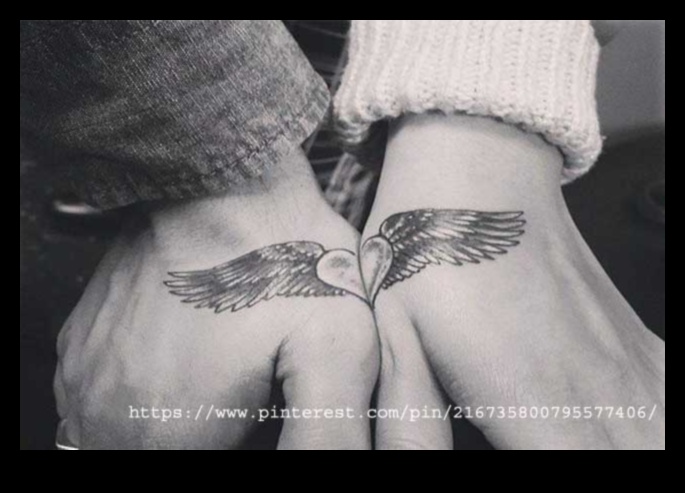 الحبر الملحمي: الوشم الزوجين صياغة حكايات قصص الحب الخالدة والتي لا نهاية لها
