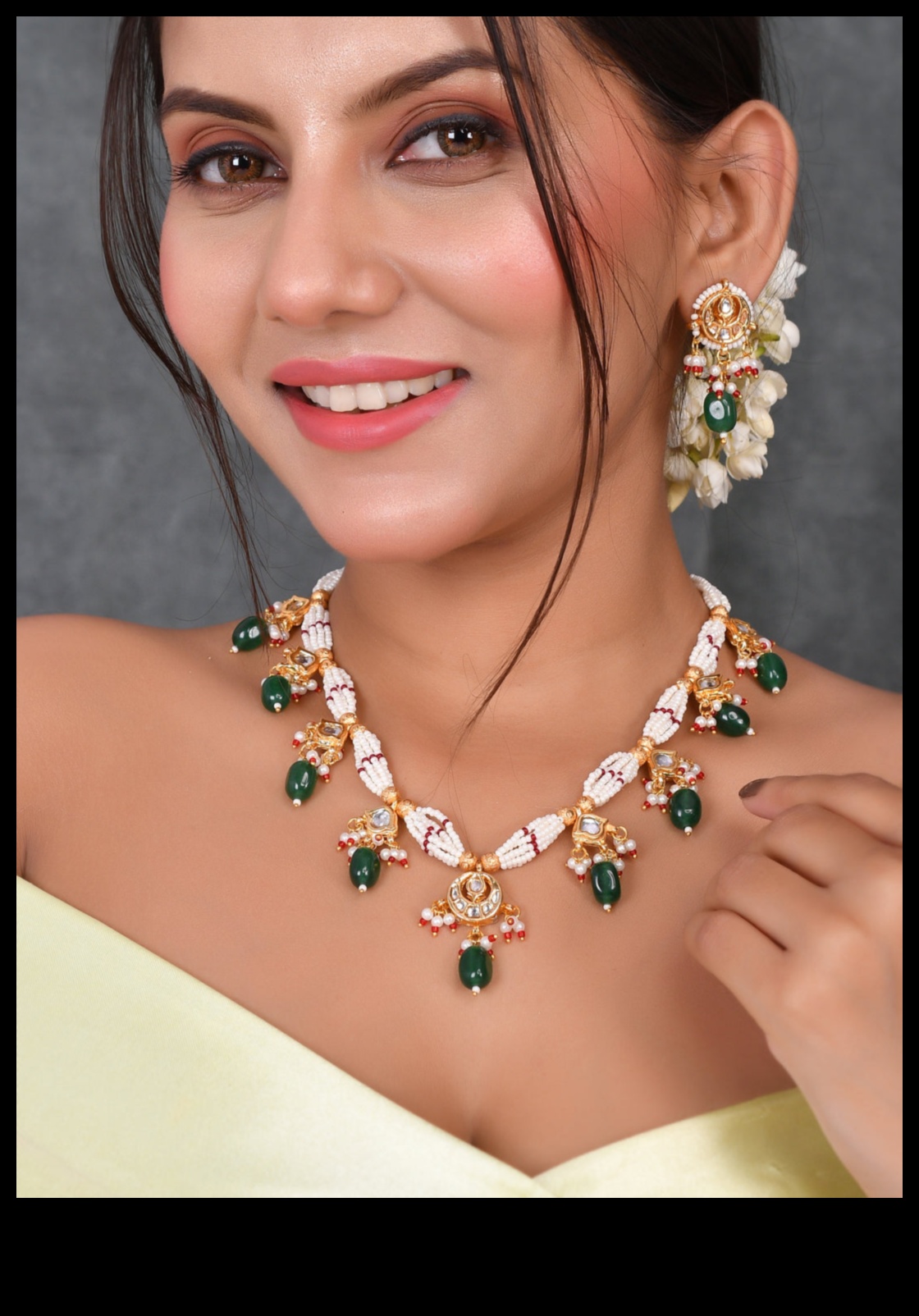 خيال مشع: حلم في روعة مشعة مع مجموعة قلادة لدينا