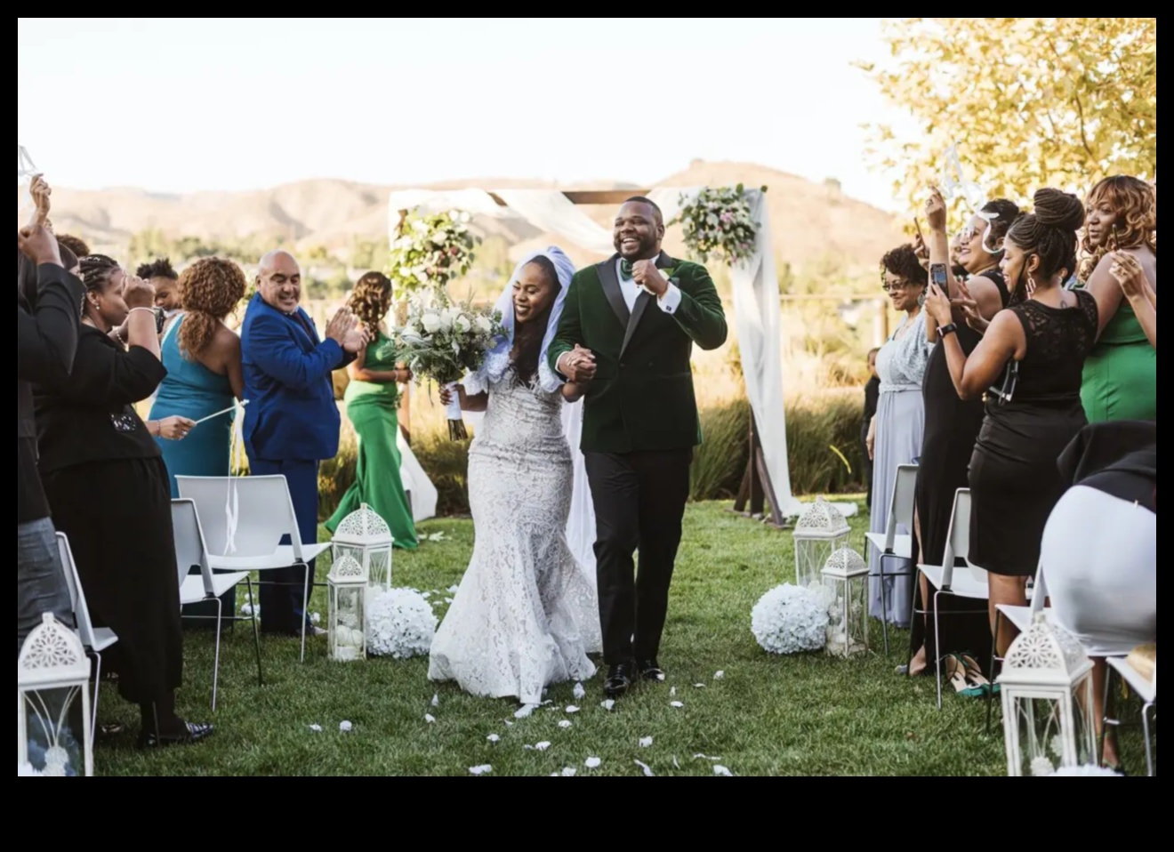 في سعادة دائمة تبدأ: حفل زفافك المثالي