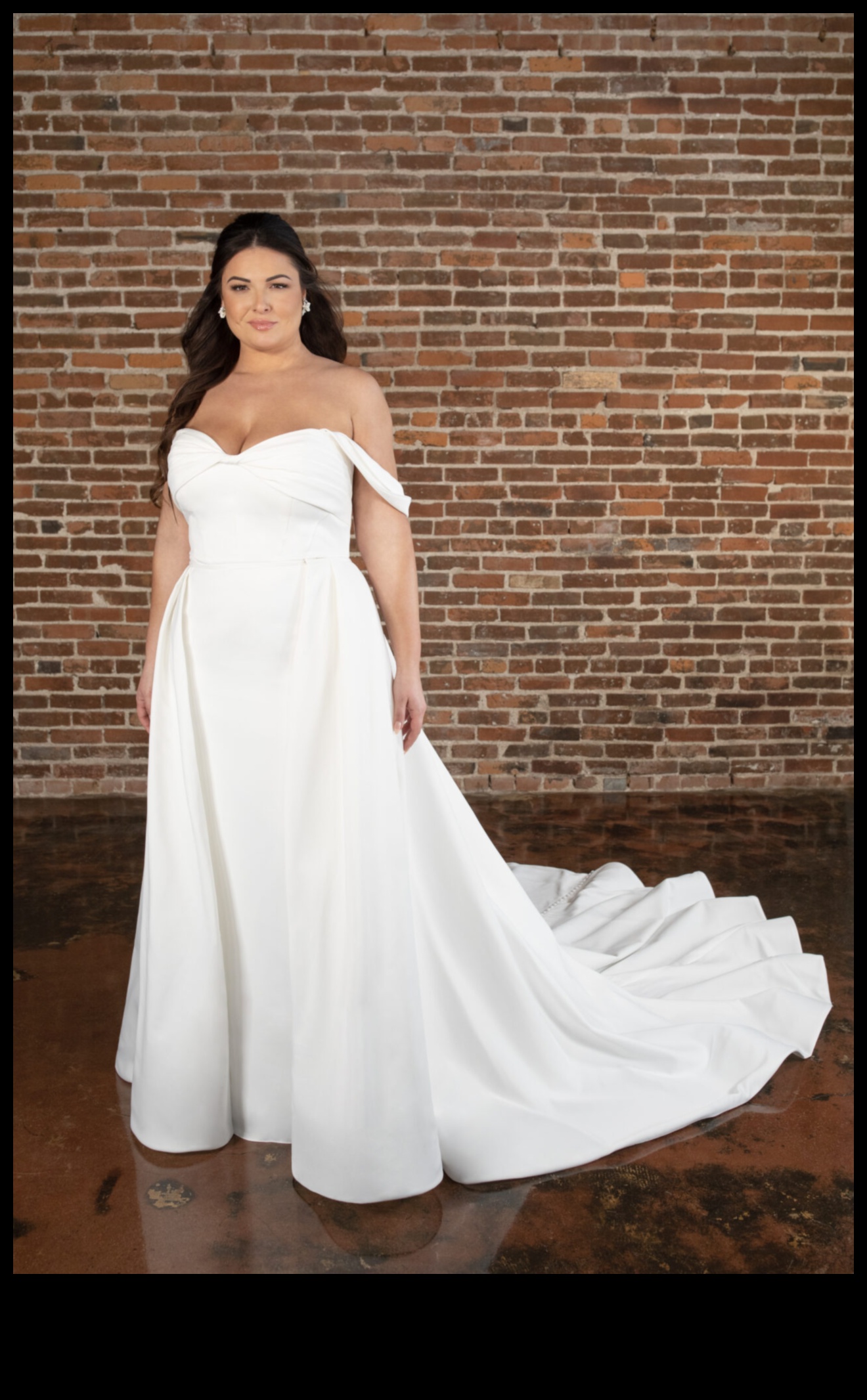 احتفل بكل منحنى: سحر تصميم أزياء الزفاف ذو الحجم الزائد